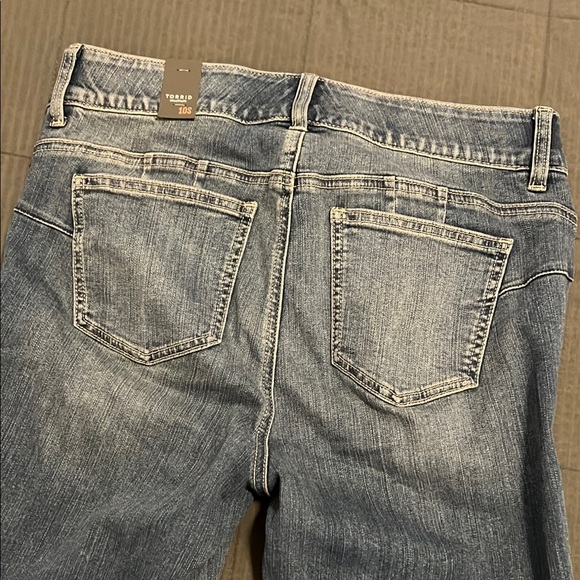 Torrid Bombshell Blue Flare Wide Leg Jeans with Distressed Look Size 10S - Picture 3 of 7